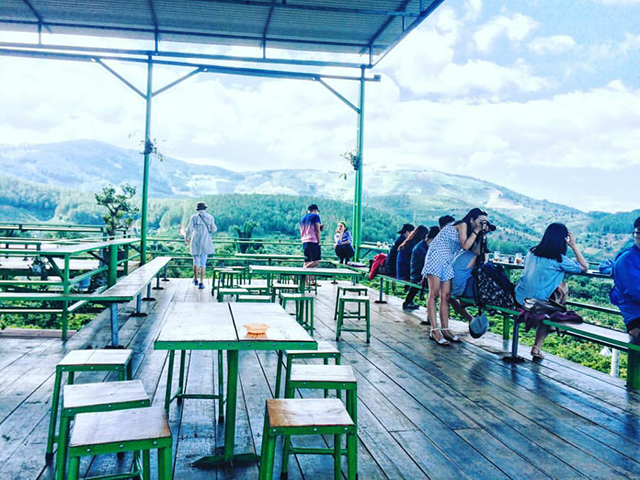 Mê Linh Coffee Garden sở hữu view nhìn tuyệt đẹp.